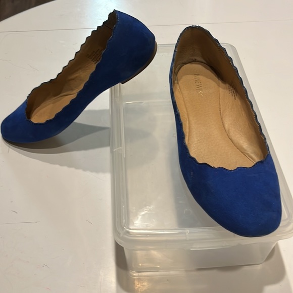 Size 11 blue suede ruffle flat - Picture 2 of 4